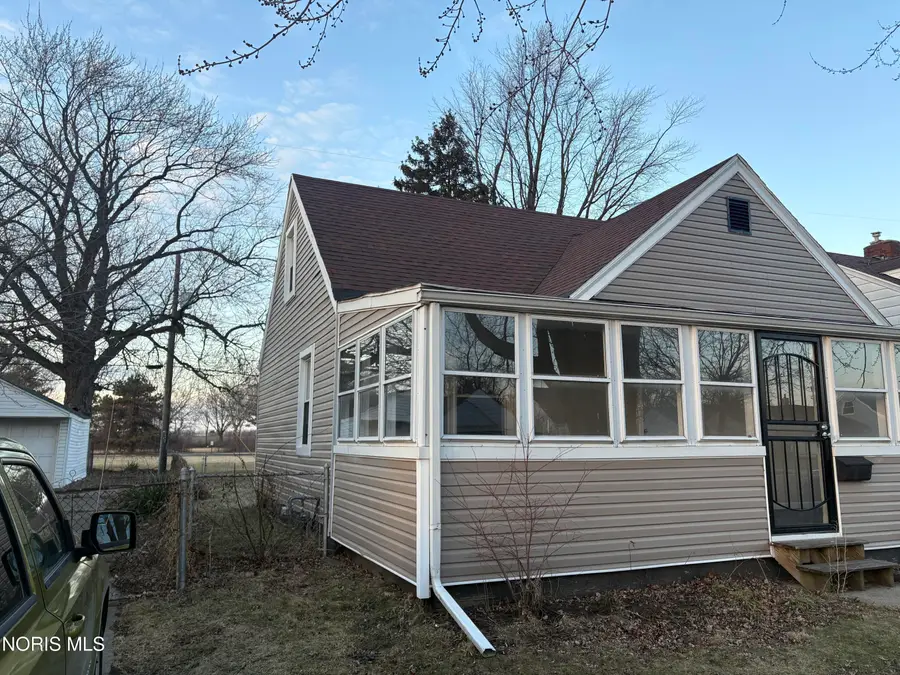 221 Orville Drive, Toledo, OH 43612 - #3