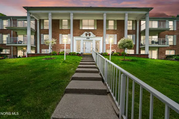 5679 Monroe Street, Sylvania, OH 43560