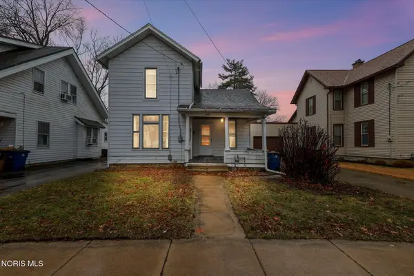 216 Buttonwood Avenue, Bowling Green, OH 43402