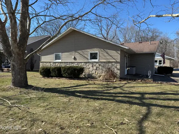 1116 Hurst Drive, Napoleon, OH 43545