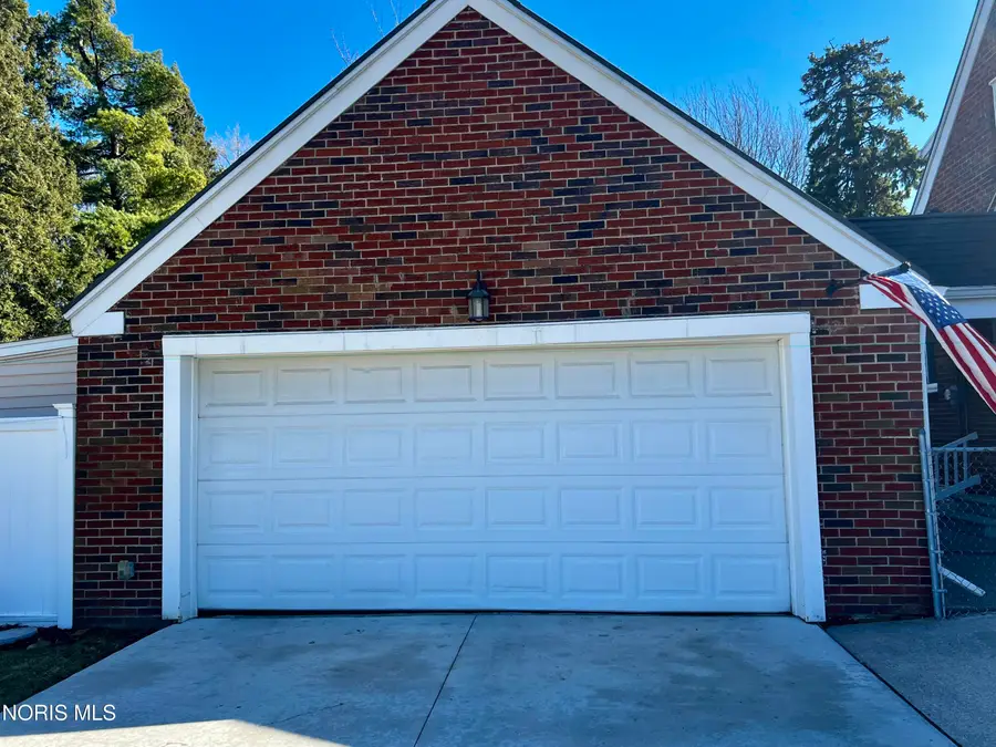 212 E Indiana Avenue, Maumee, OH 43537 - #3