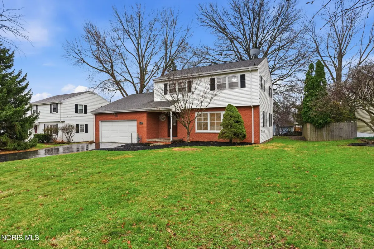 207 E Yates Avenue, Findlay, OH 45840 - #1