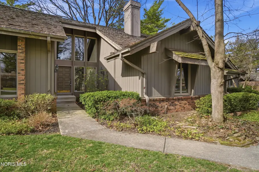 29633 Shelbourne Road, Perrysburg, OH 43551 - #3