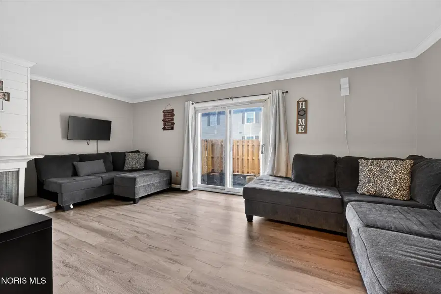 4 Meadowbrook Drive, Perrysburg, OH 43551 - #3