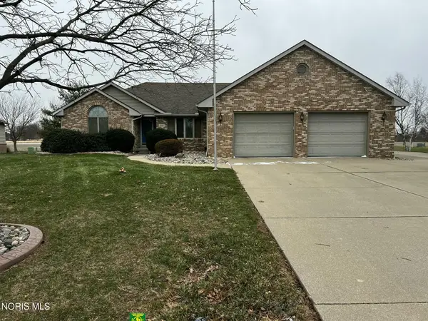 1347 Oaktree Court, Oregon, OH 43616