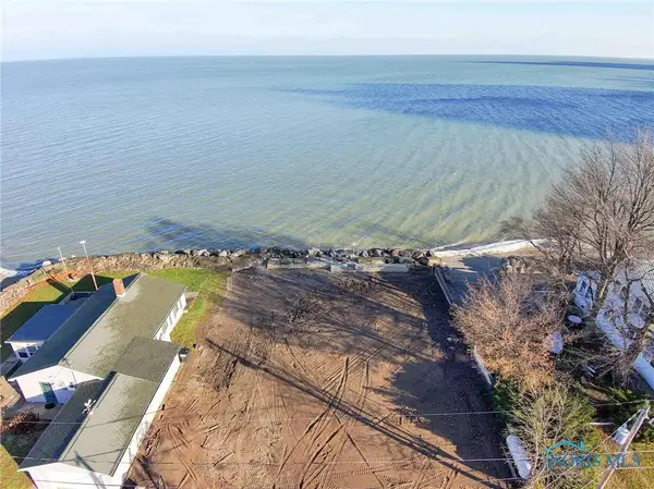 8411 W Division Street, Oak Harbor, OH 43449