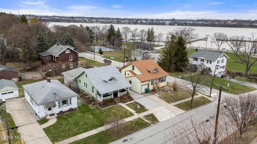 239 Hannum Avenue, Rossford, OH 43460 - #3