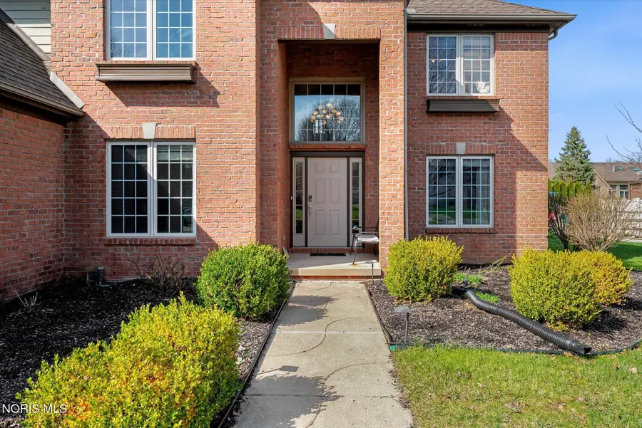 8122 N Bridge Way, Maumee, OH 43537 - #3