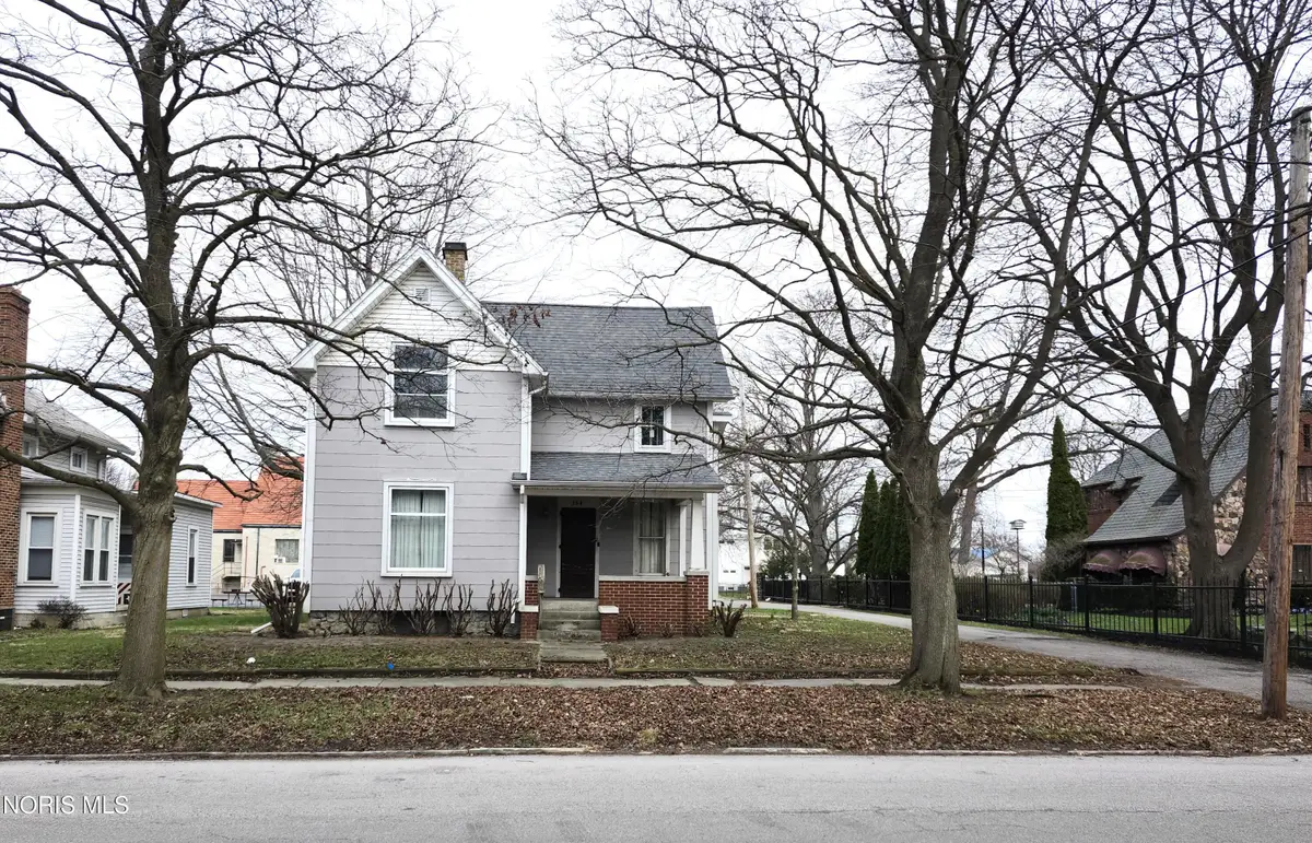 354 W Fremont Street, Fostoria, OH 44830 - #1