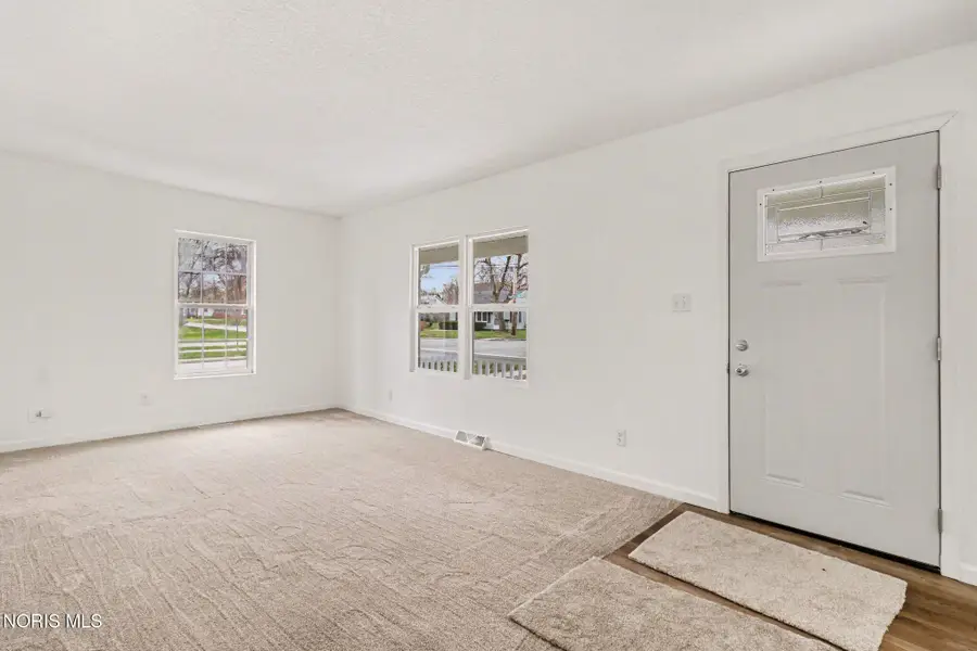 1204 Scott Street, Maumee, OH 43537 - #3