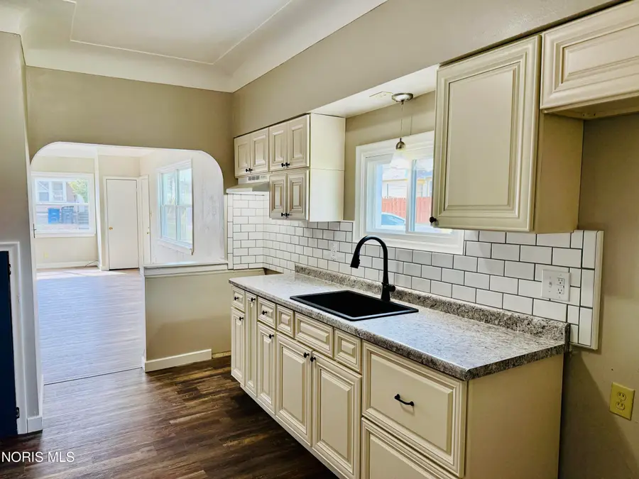 219 Storrs, Toledo, OH 43609 - #3