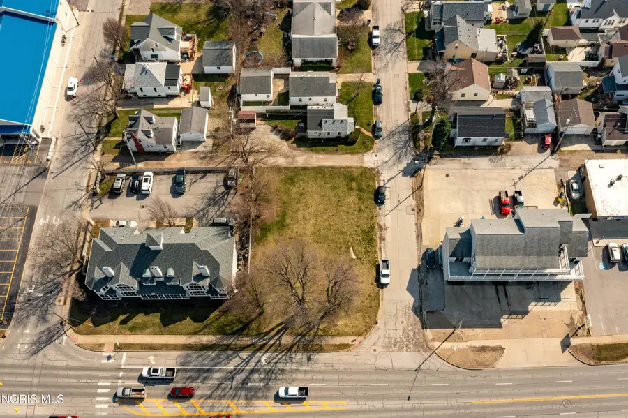 1506 E Perry Street, Port Clinton, OH 43452 - #3