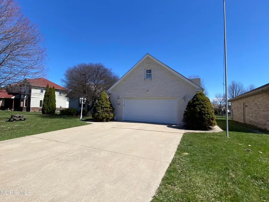 1013 S Lallendorf Road, Oregon, OH 43616 - #3