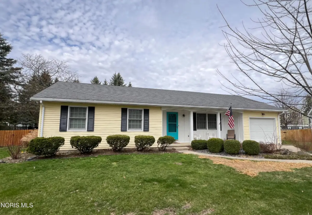 805 Vale Court, Bowling Green, OH 43402 - #1