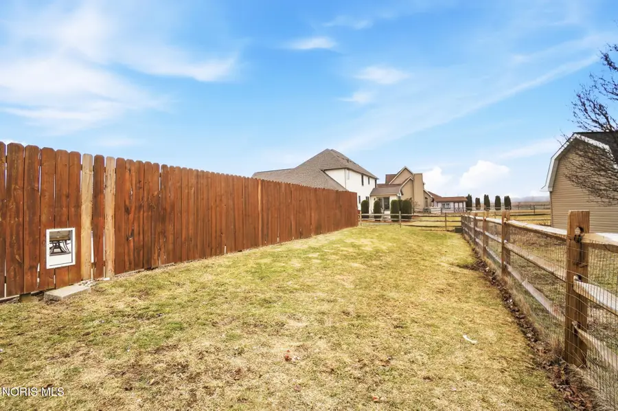 201 E Greenwood Drive, Haskins, OH 43525 - #2