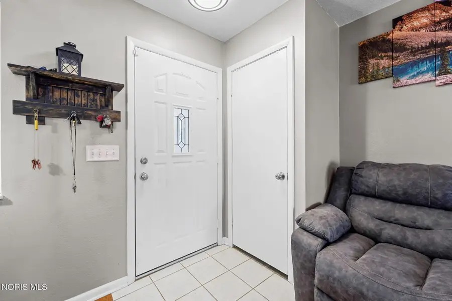 26931 W Woodland Court, Millbury, OH 43447 - #3