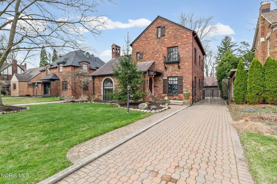 2235 Meadowwood Drive, Toledo, OH 43606 - #2