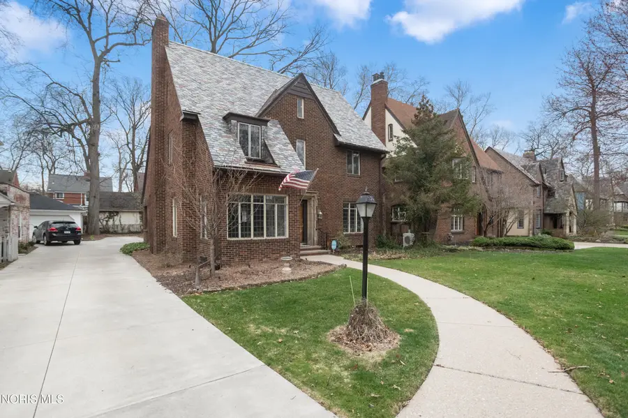 2542 Meadowwood Drive, Toledo, OH 43606 - #3