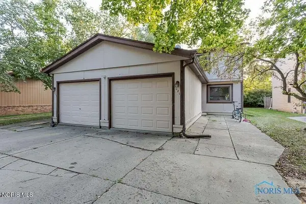 1021 Valley Side Drive, Maumee, OH 43537