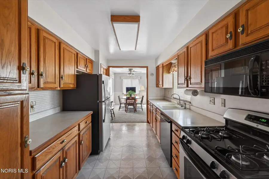 640 Northfield Drive, Maumee, OH 43537 - #2