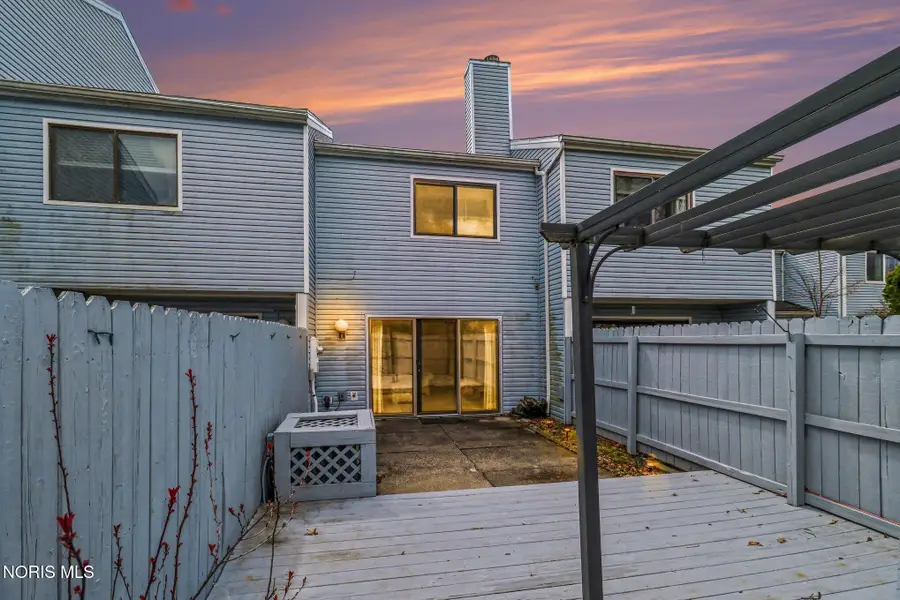 2515 W Village Drive, Toledo, OH 43614 - #2