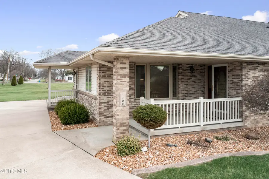 1706 Daniel Drive, Millbury, OH 43447 - #2