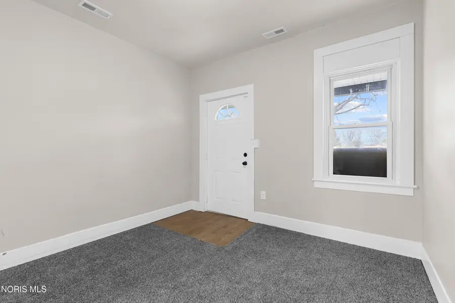 911 Vinton Street, Toledo, OH 43609 - #3