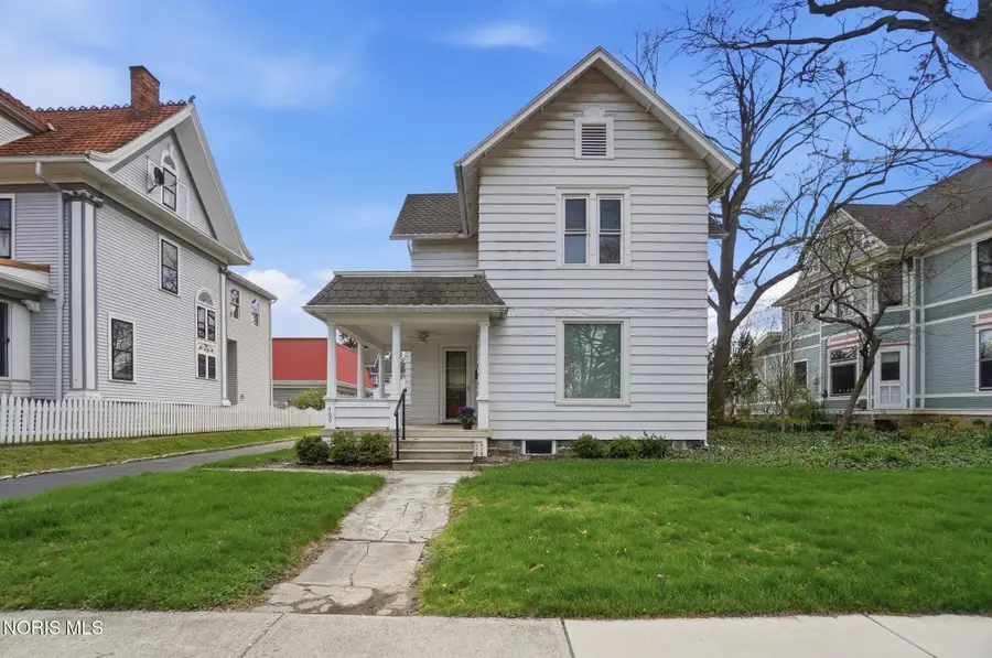 409 W Wooster Street, Bowling Green, OH 43402 - #2
