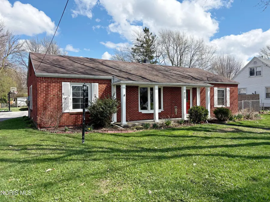 812 Fairview Avenue, Bowling Green, OH 43402 - #3