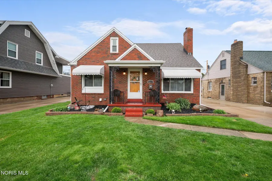 631 Ansonia Street, Oregon, OH 43616 - #2