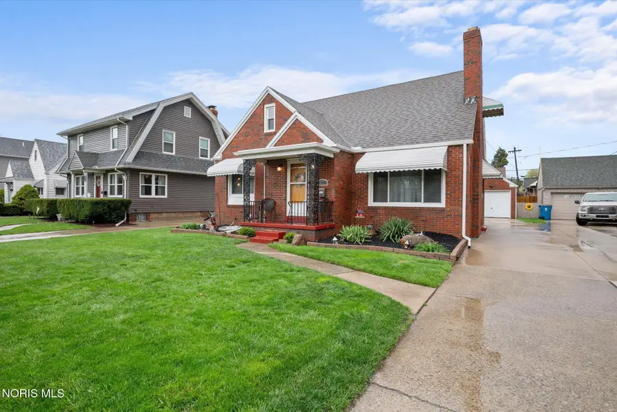 631 Ansonia Street, Oregon, OH 43616 - #3