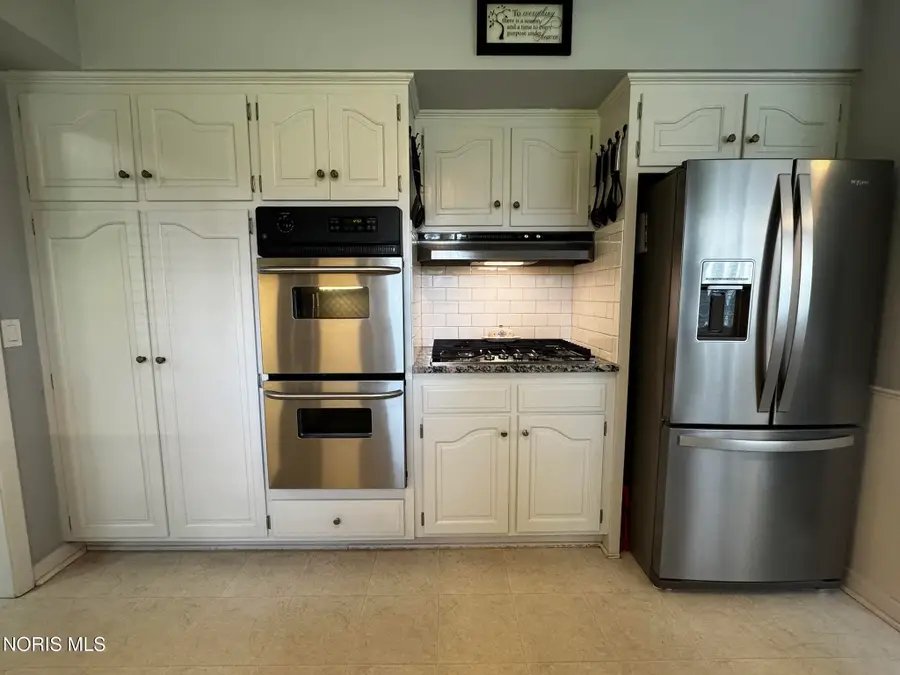 3749 N Beverly Hills Drive, Toledo, OH 43614 - #2