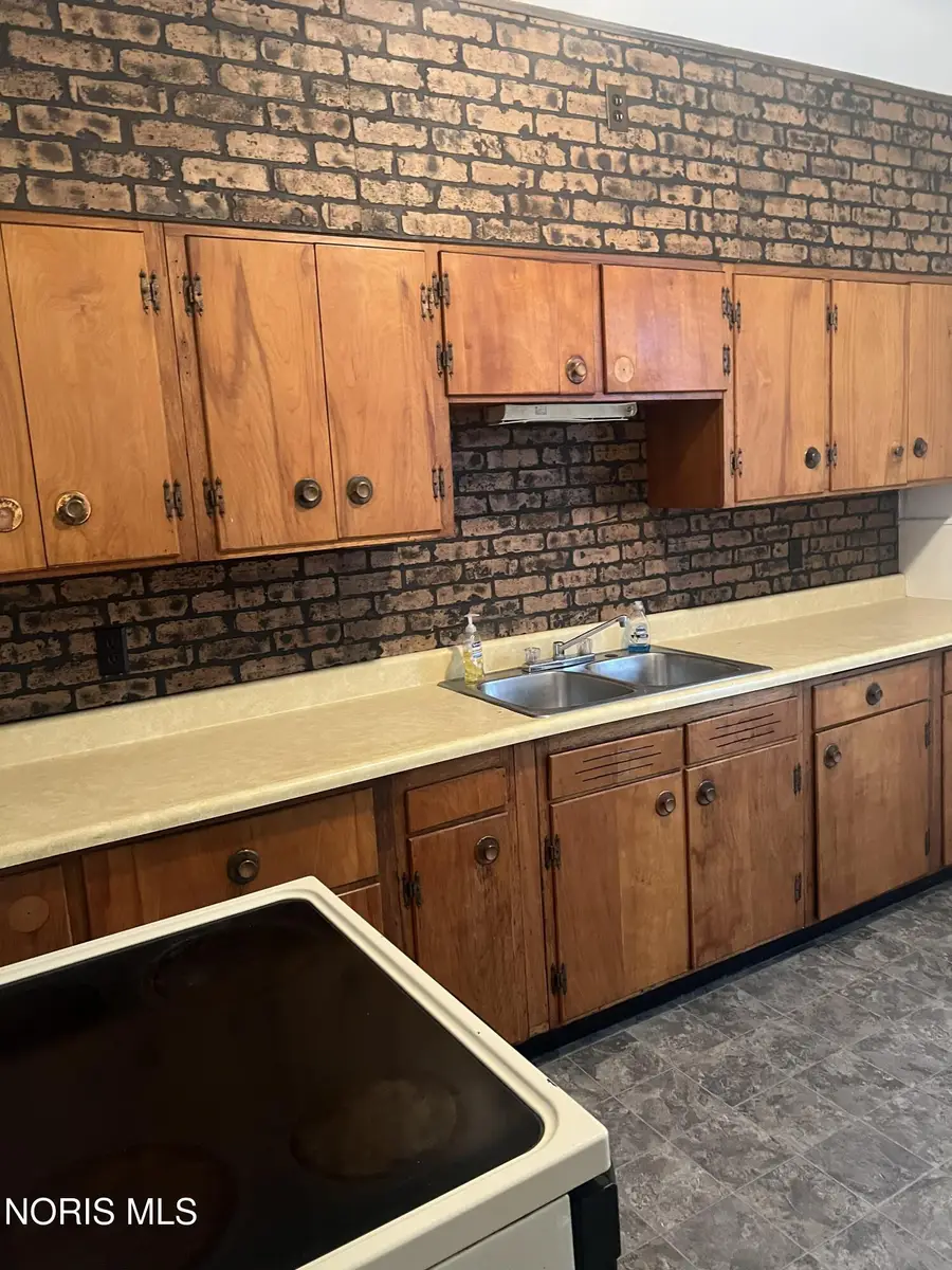 301 E Tiffin Street, Fostoria, OH 44830 - #2