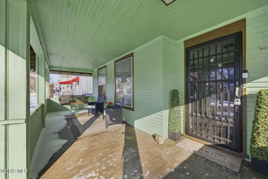 2410 Lawrence Avenue, Toledo, OH 43620 - #2