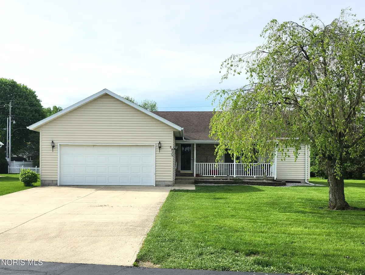 825 Oak Ridge Drive, Fostoria, OH 44830 - #1