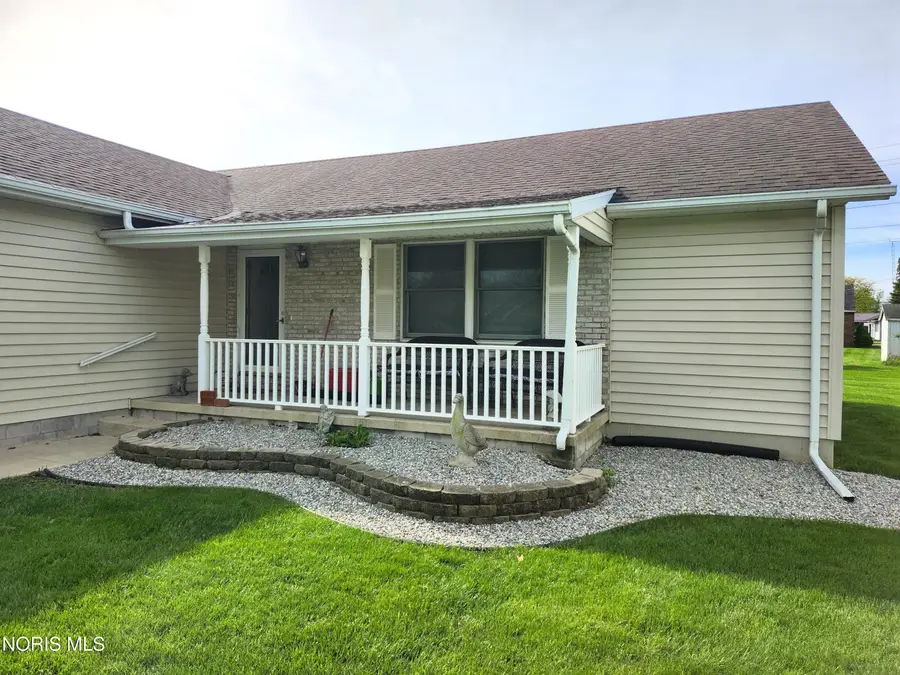 825 Oak Ridge Drive, Fostoria, OH 44830 - #2