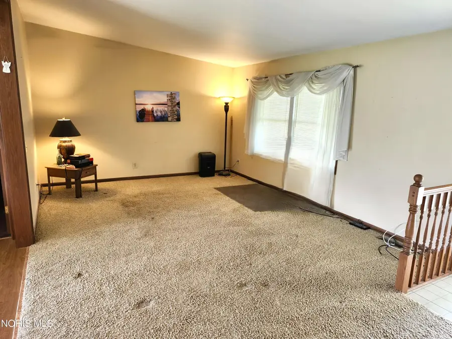 825 Oak Ridge Drive, Fostoria, OH 44830 - #3