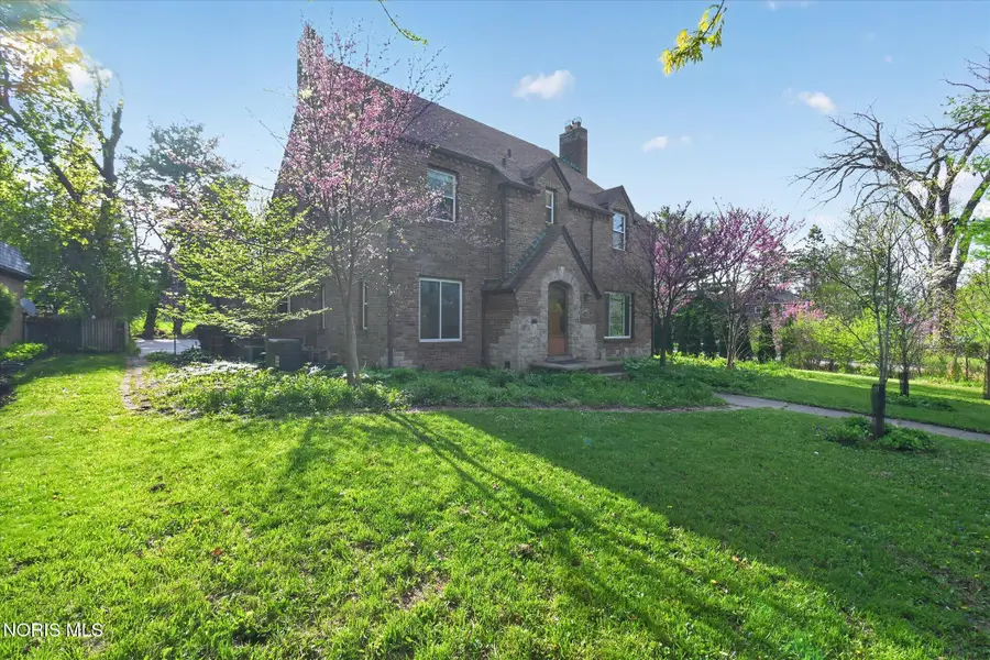 2204 Orchard Road, Ottawa Hills, OH 43606 - #2