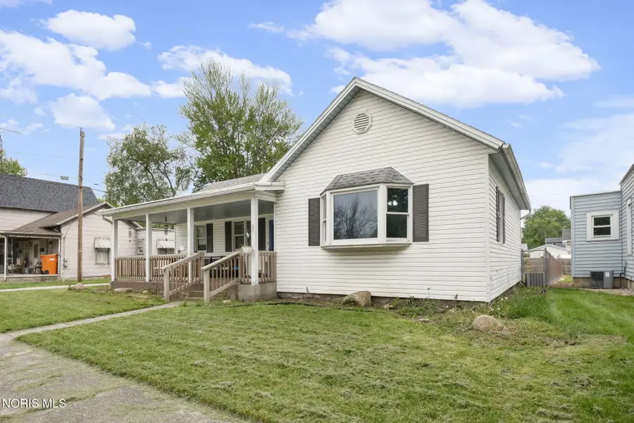 517 W North Street, Fostoria, OH 44830 - #2