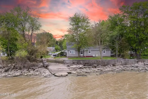 2073 Grange Street, Oregon, OH 43616