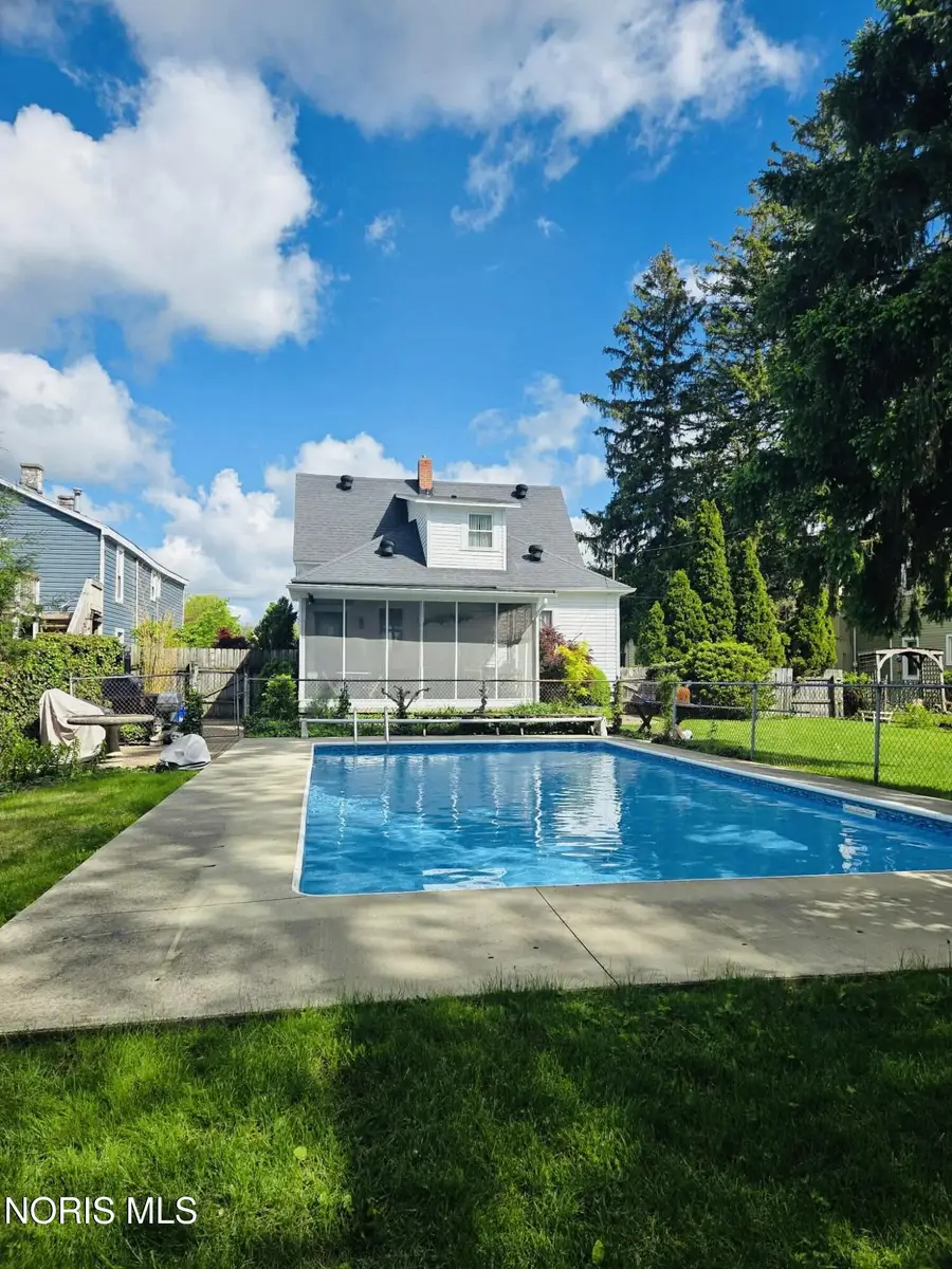 228 W Broadway Street, Maumee, OH 43537 - #2