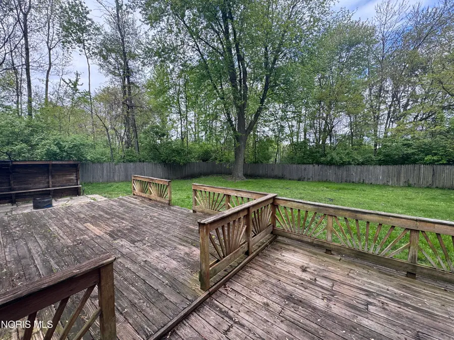 305 Roseanna Drive, Toledo, OH 43615 - #2