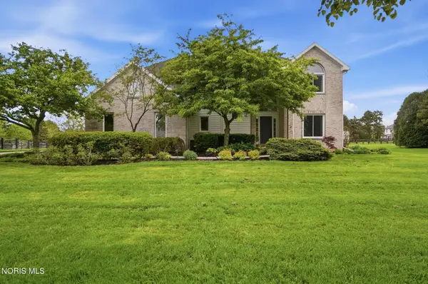 319 Valley Lane, Perrysburg, OH 43551