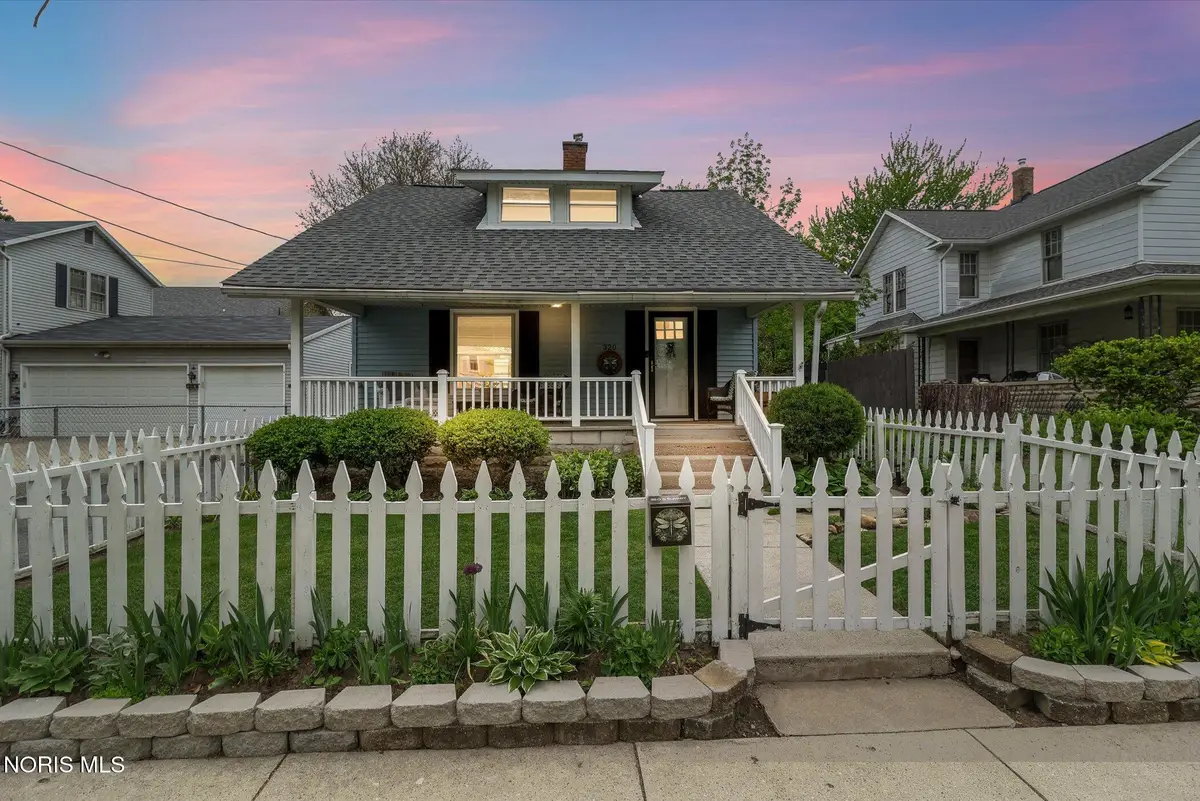 320 S Summit Street, Bowling Green, OH 43402 - #1