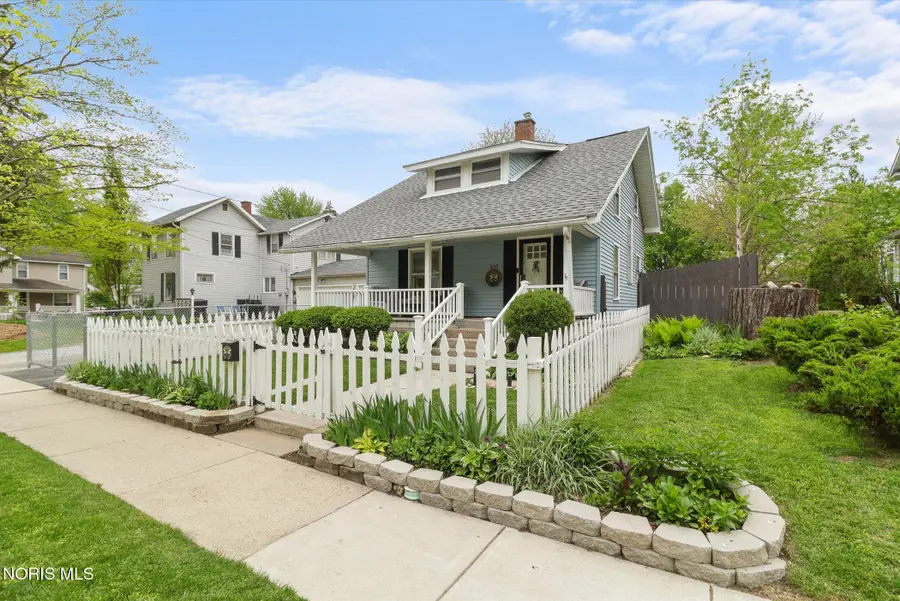 320 S Summit Street, Bowling Green, OH 43402 - #3