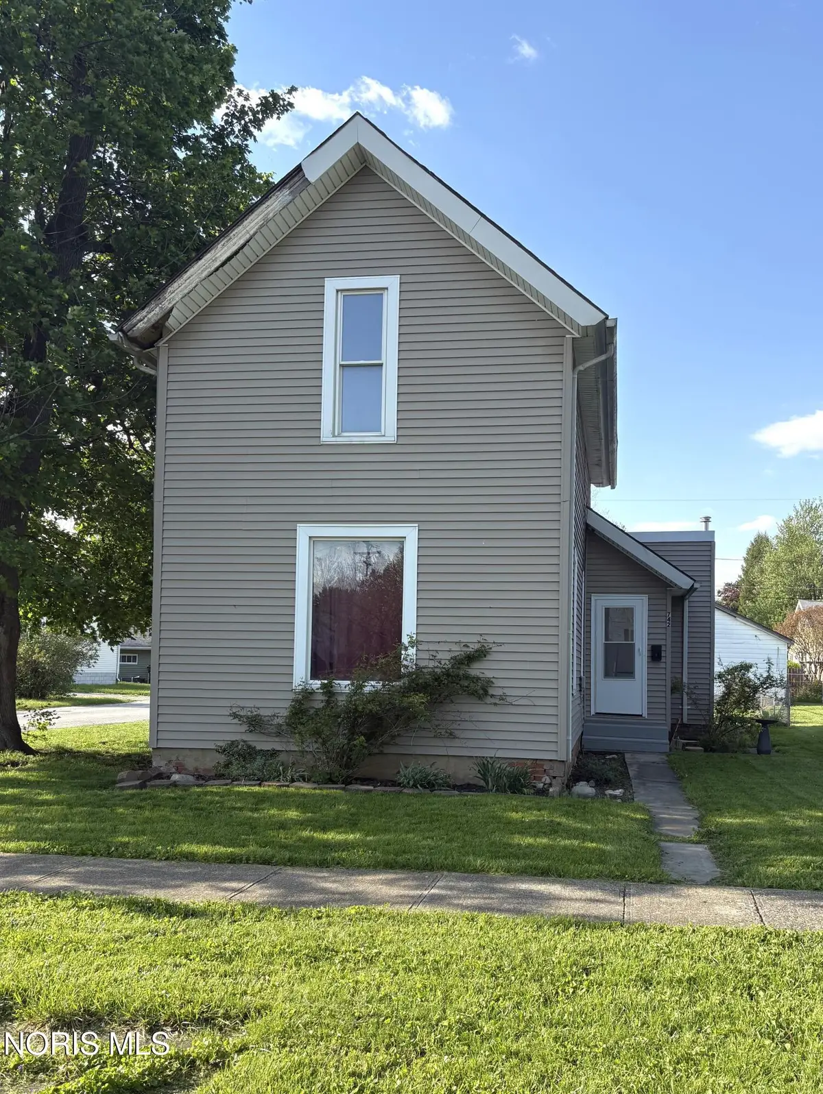 742 W Center Street, Fostoria, OH 44830 - #1