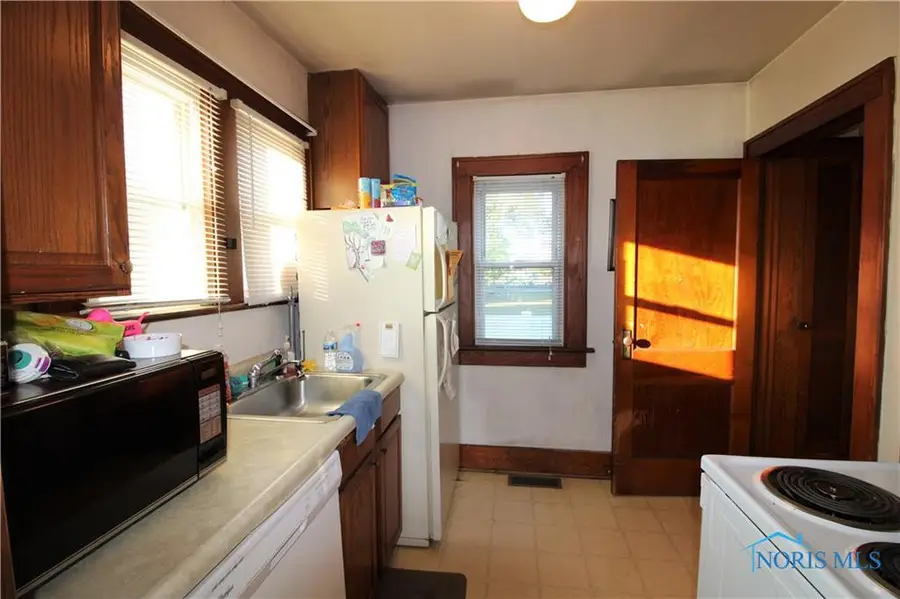 120 W 5th Street, Port Clinton, OH 43452 - #3