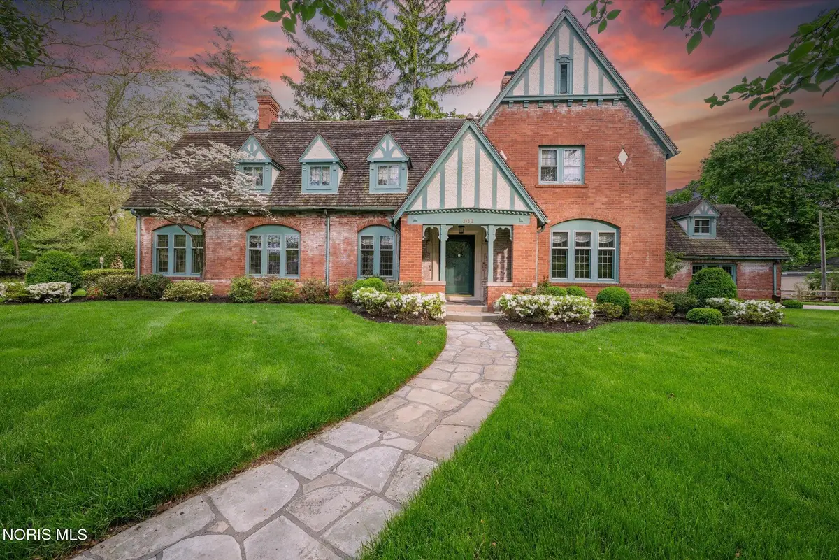 2132 Park Road, Ottawa Hills, OH 43606 - #1
