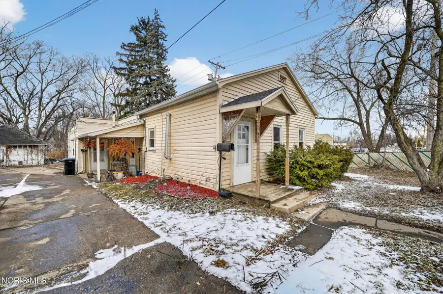 1464 Sunshine Street, Oregon, OH 43616 - #2