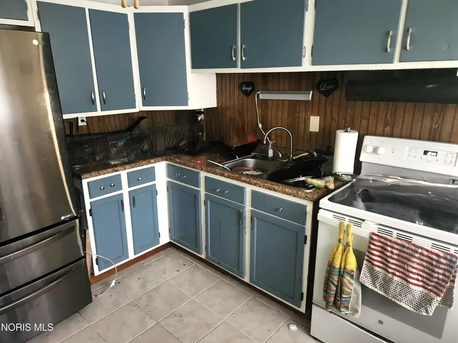1039 Cherry Street, Fostoria, OH 44830 - #2